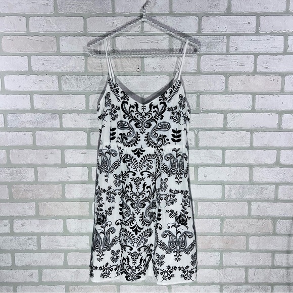 Savanna Jane Black and White Embroidered Sleeveless Mini Dress Size M - Picture 2 of 7